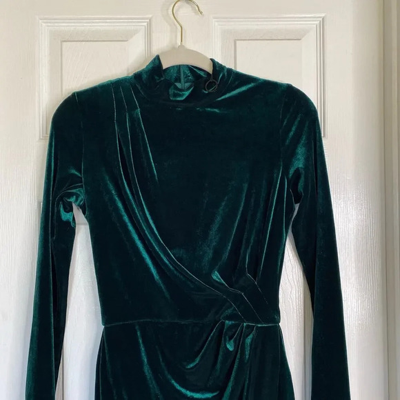 NWOT BLACK HALO Dark Green Briar Velvet Mini Dress Size 2 Holiday Faux Wrap - Picture 5 of 8